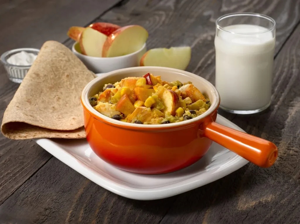 چیلی مرغ با ذرت و سیب