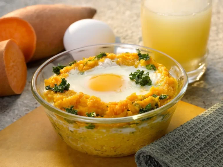 تخممرغ روی بلغور و سیبزمینی شیرین